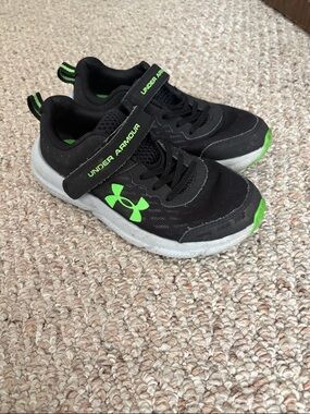 Under Armour Black Sneakers with Neon Green Accents - Kids